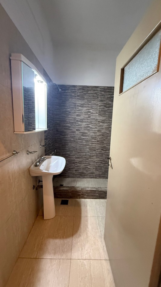 ALQUILER PH 3 AMBIENTES EN PLANTA BAJA - ENTRADA COMPARTIDA