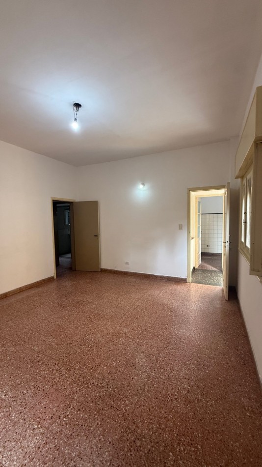 ALQUILER PH 3 AMBIENTES EN PLANTA BAJA - ENTRADA COMPARTIDA