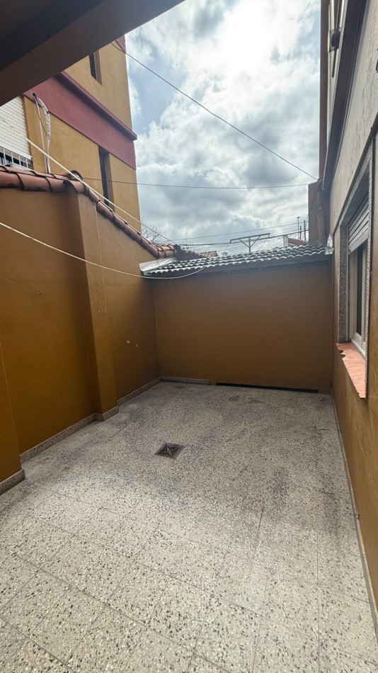 ALQUILER PH 3 AMBIENTES EN PLANTA BAJA - ENTRADA COMPARTIDA