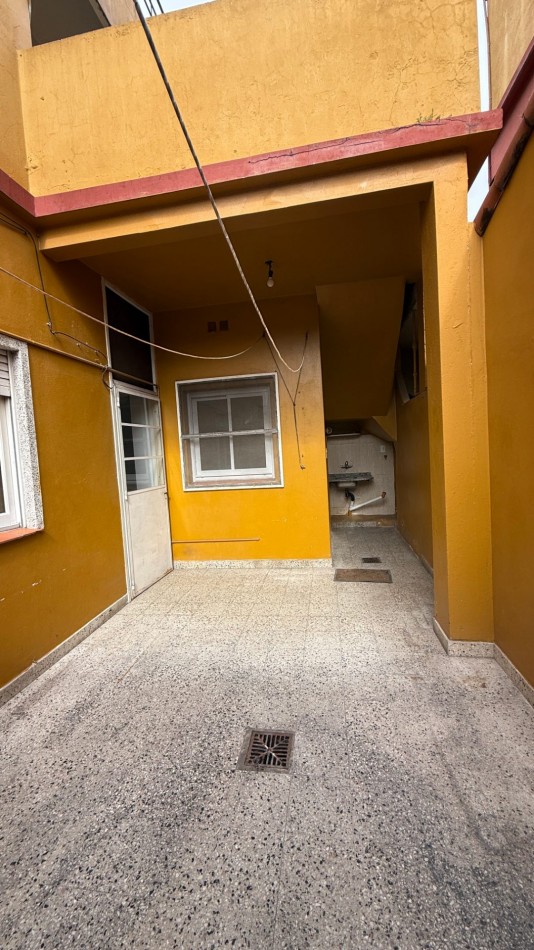 ALQUILER PH 3 AMBIENTES EN PLANTA BAJA - ENTRADA COMPARTIDA