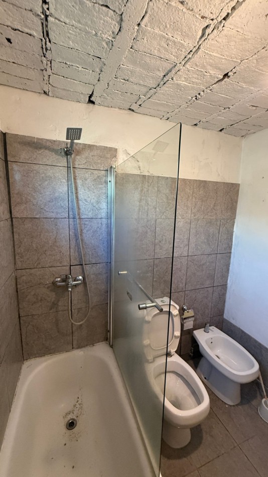 ALQUILER - CASA 3 AMB CON TERRENO DE 1600M2 CON GALERIA