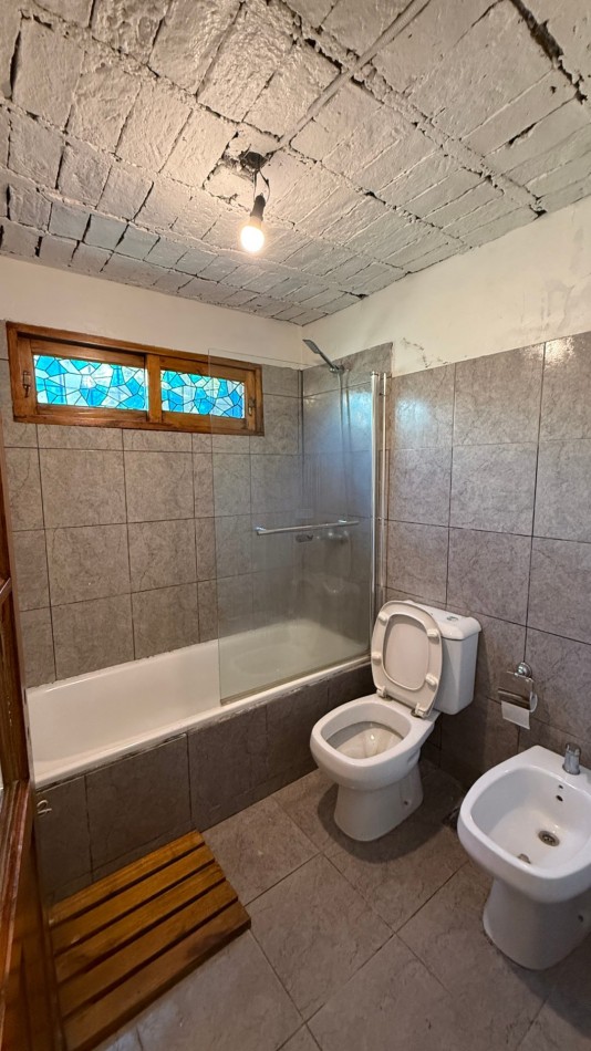 ALQUILER - CASA 3 AMB CON TERRENO DE 1600M2 CON GALERIA