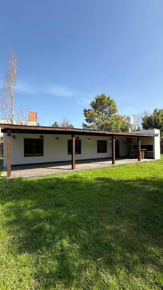 ALQUILER - CASA 3 AMB CON TERRENO DE 1600M2 CON GALERIA