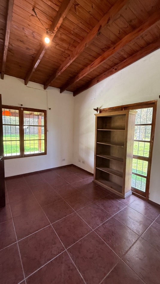 ALQUILER - CASA 3 AMB CON TERRENO DE 1600M2 CON GALERIA