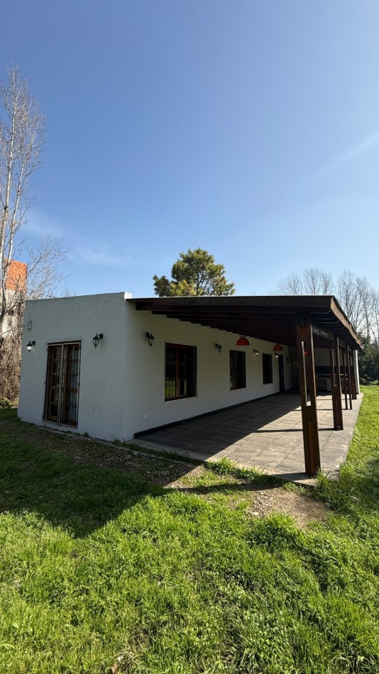 ALQUILER - CASA 3 AMB CON TERRENO DE 1600M2 CON GALERIA