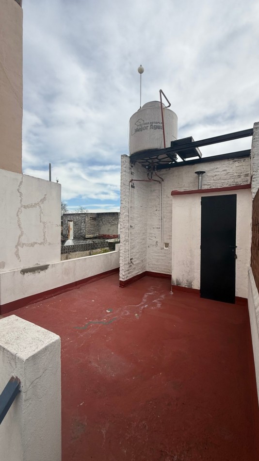 VENTA- PH 4 AMBIENTES AL FRENTE CON GARAGE, PATIO Y TERRAZA