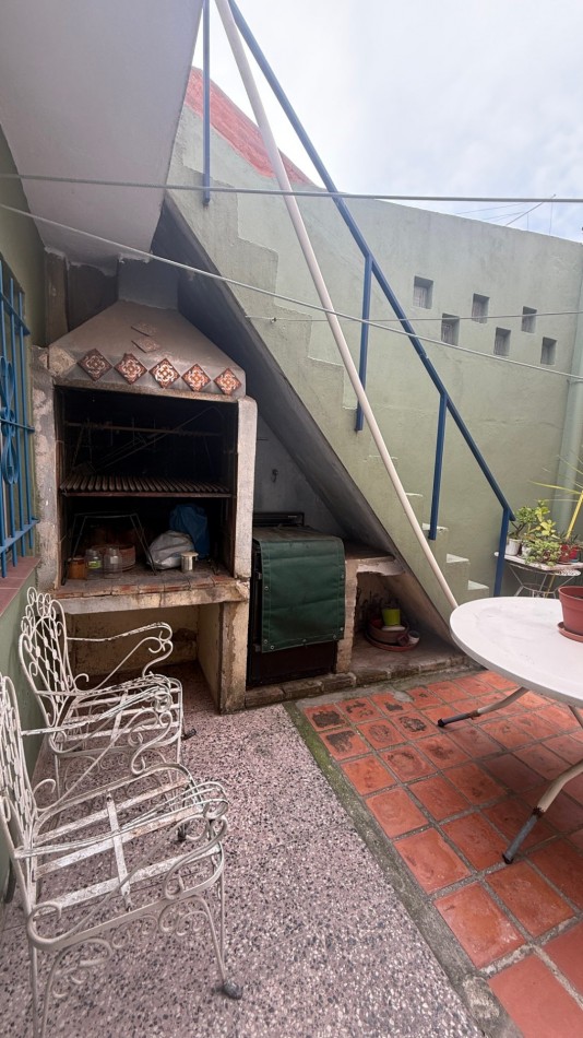 VENTA- PH 4 AMBIENTES AL FRENTE CON GARAGE, PATIO Y TERRAZA