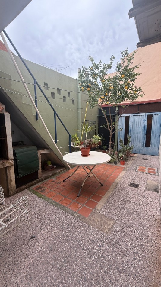 VENTA- PH 4 AMBIENTES AL FRENTE CON GARAGE, PATIO Y TERRAZA