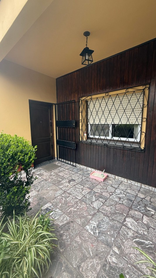 VENTA- PH 4 AMBIENTES AL FRENTE CON GARAGE, PATIO Y TERRAZA