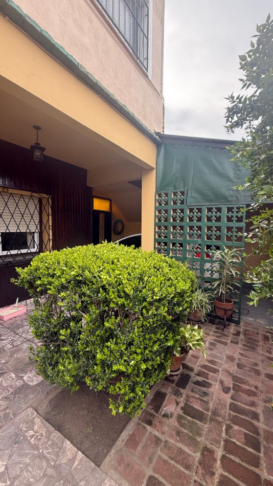 VENTA- PH 4 AMBIENTES AL FRENTE CON GARAGE, PATIO Y TERRAZA