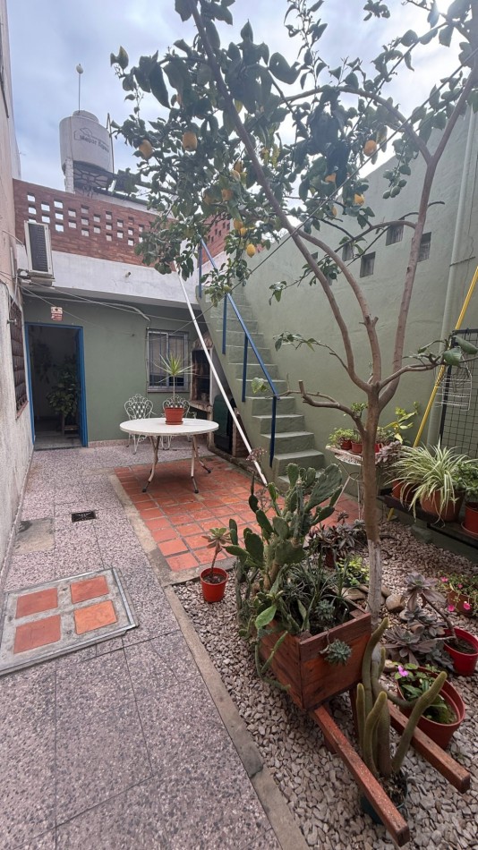 VENTA- PH 4 AMBIENTES AL FRENTE CON GARAGE, PATIO Y TERRAZA