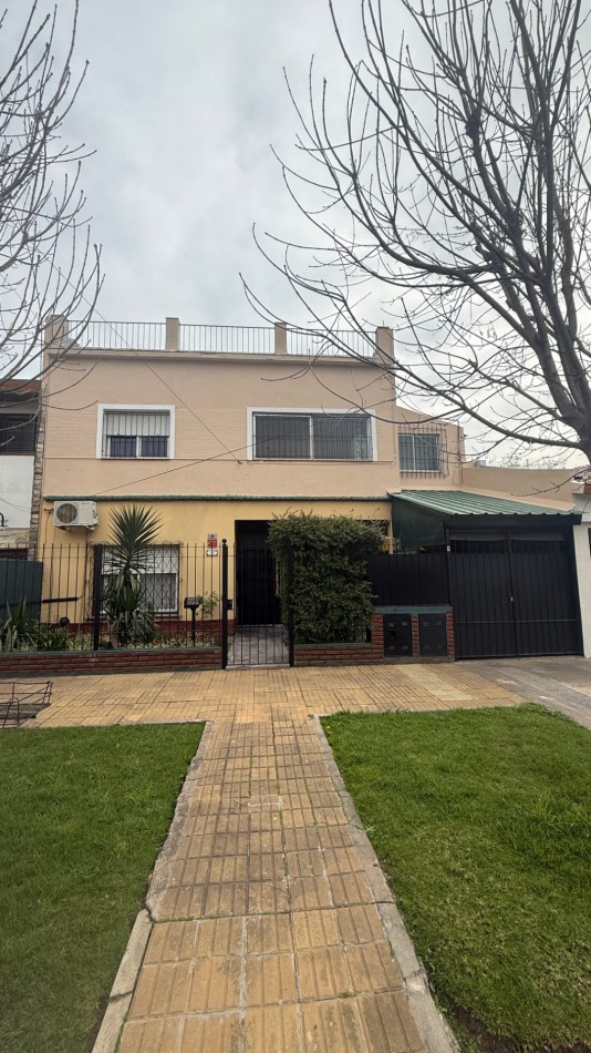 VENTA- PH 4 AMBIENTES AL FRENTE CON GARAGE, PATIO Y TERRAZA