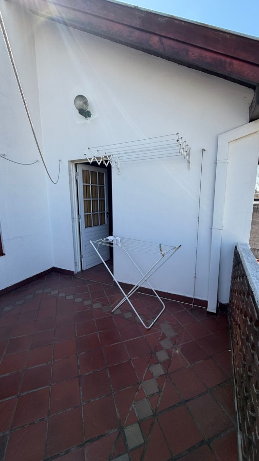 VENTA - CASA - 4 AMBIENTES - QUINCHO - PILETA - GARAGE PASANTE - CIUDADELA