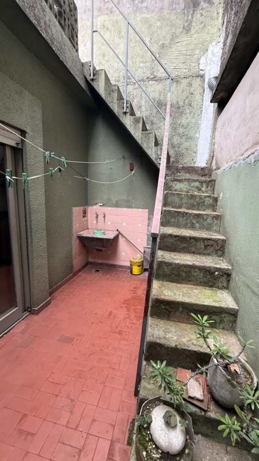 VENTA - CASEROS NORTE - PH 3 AMBIENTES - PATIO Y TERRAZA 