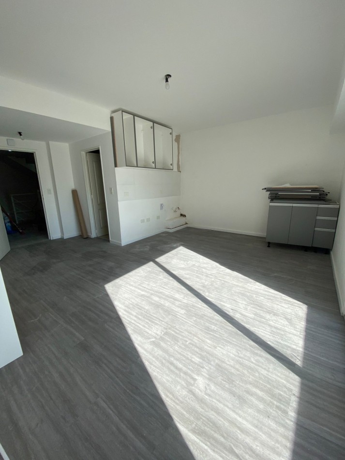 ALQUILER - MONOAMBIENTE A ESTRENAR EN PRIMER PISO CON BALCON - LISANDRO DE LA TORRE 1723, CASEROS