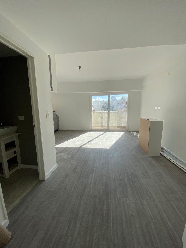 ALQUILER - MONOAMBIENTE A ESTRENAR EN PRIMER PISO CON BALCON - LISANDRO DE LA TORRE 1723, CASEROS