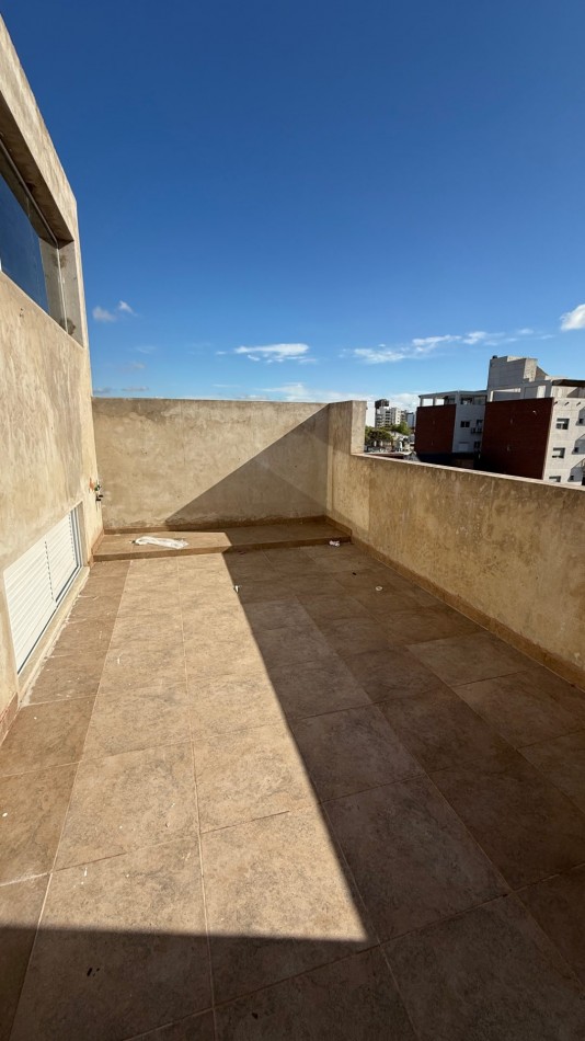 ALQUILER - 4 AMBIENTES EN TERCER PISO A ESTRENAR CON BALCONES Y TERRAZA - CASEROS