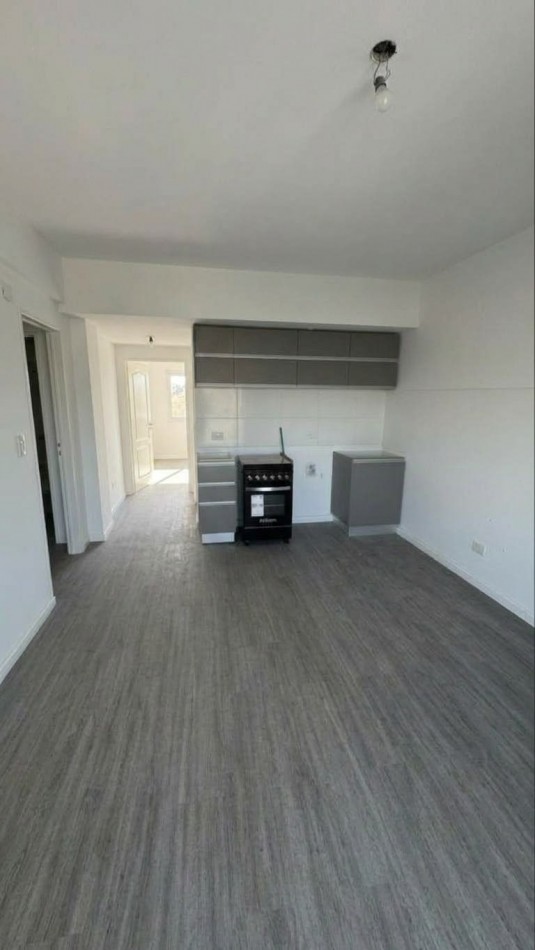 ALQUILER - 4 AMBIENTES EN TERCER PISO A ESTRENAR CON BALCONES Y TERRAZA - CASEROS