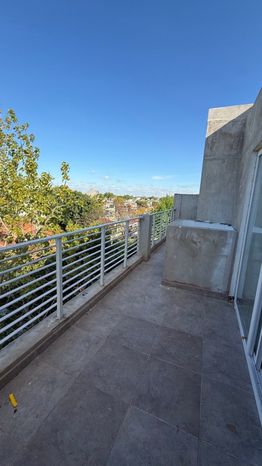 ALQUILER - 4 AMBIENTES EN TERCER PISO A ESTRENAR CON BALCONES Y TERRAZA - CASEROS
