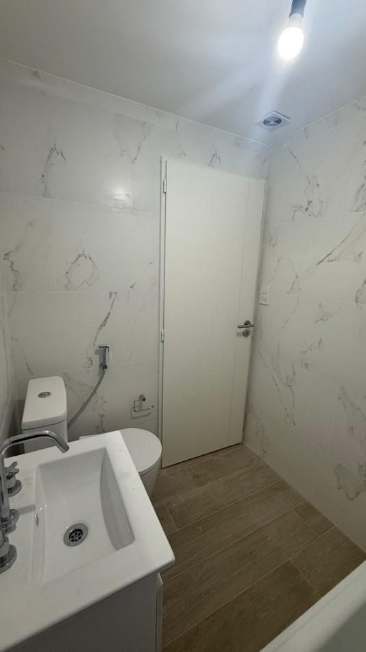 ALQUILER · DEPARTAMENTO DE 2 AMBIENTES - APTO PROFESIONAL - CASEROS NORTE - A ESTRENAR 