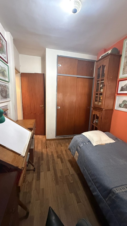 VENTA - CASA DE 3 AMBIENTES CON COCHERA, PATIO Y AMPLIA TERRAZA EN CASEROS NORTE