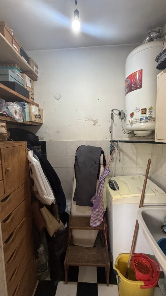 VENTA - CASA DE 3 AMBIENTES CON COCHERA, PATIO Y AMPLIA TERRAZA EN CASEROS NORTE