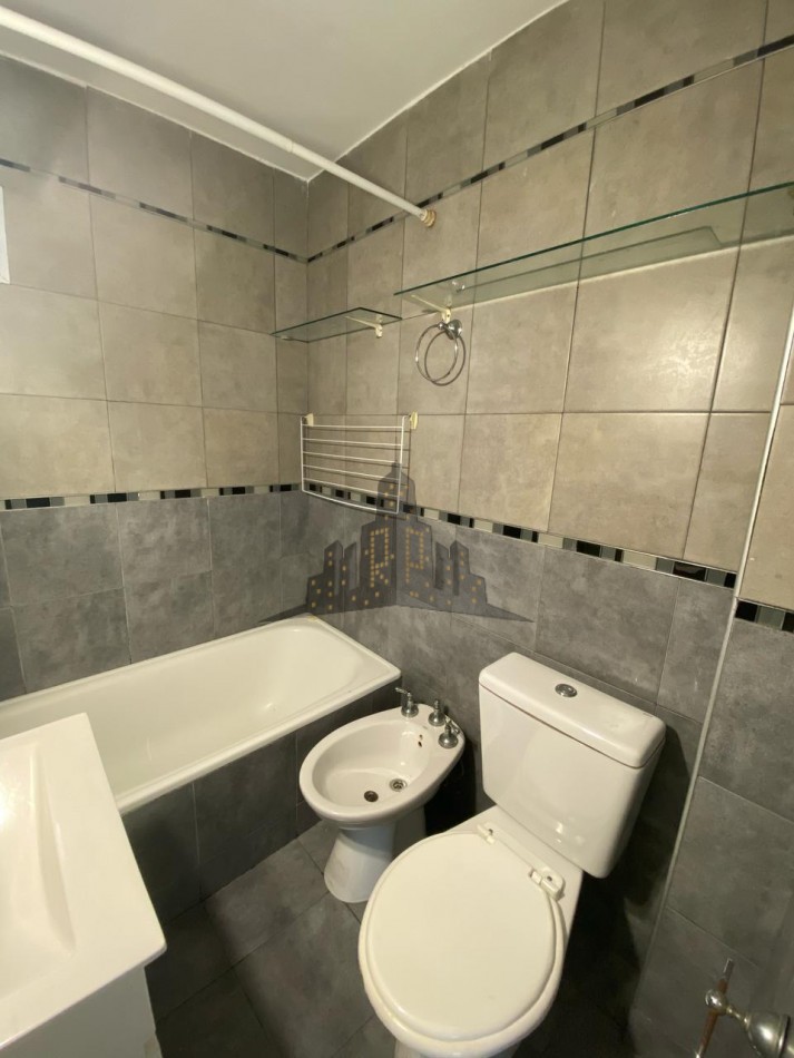 ALQUILER - DOS AMBIENTES - CASEROS CENTRO -