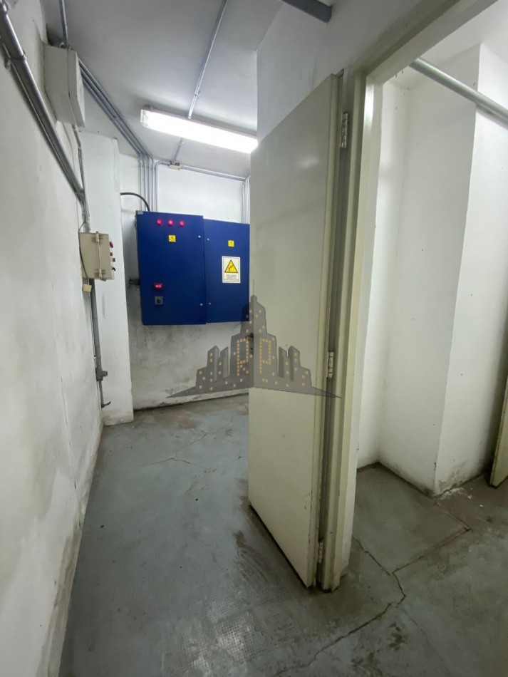 ALQUILER - GALPON INDUSTRIAL/LOGISTICA - SALIDA A DOS CALLES  - CASEROS 