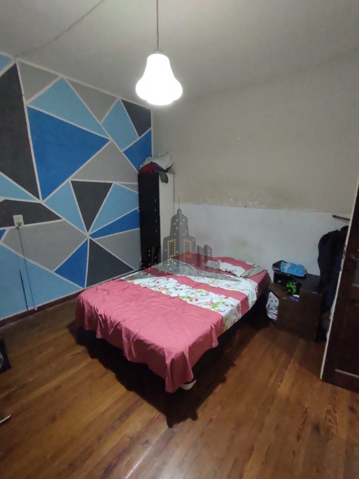 VENTA - CASA 4 AMBIENTES EN OCHAVA CON TERRAZA PROPIA - CASEROS - APTO CREDITO 