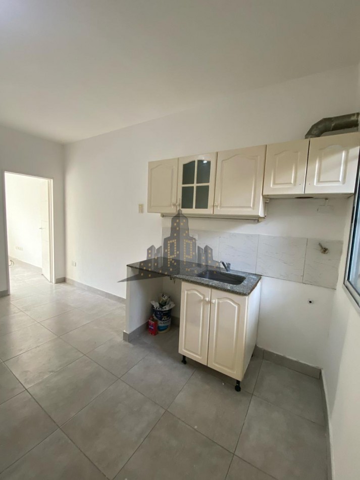 ALQUILER - DOS AMBIENTES - CASEROS CENTRO -