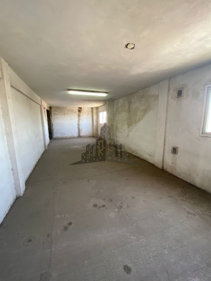 ALQUILER - GALPON INDUSTRIAL/LOGISTICA - SALIDA A DOS CALLES  - CASEROS 