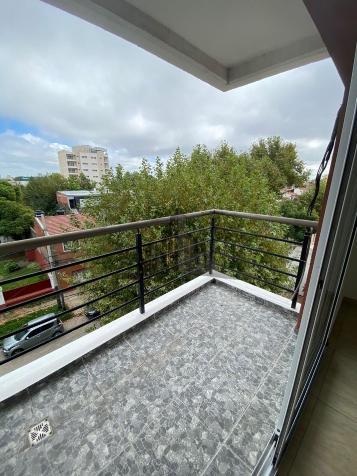 ALQUILER - MONONAMBIENTE CON BALCON - CASEROS -