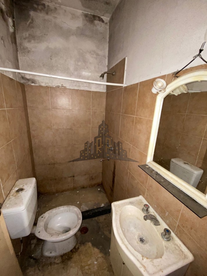 VENTA - IMPORTANTE LOTE - CASA 4 AMBIENTES - IDEAL INVERSION -