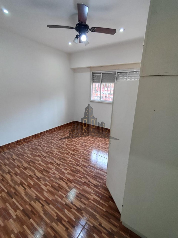  ALQUILER - PH AL FRENTE TRES AMBIENTES CON PATIO - SAENZ PEÑA - 
