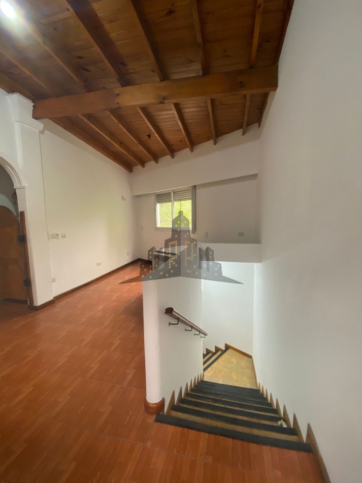 ALQUILER - DEPTO PRIMER PISO POR ESCALERA - TRES AMBIENTES - SIN EXPENSAS - V.BOSCH
