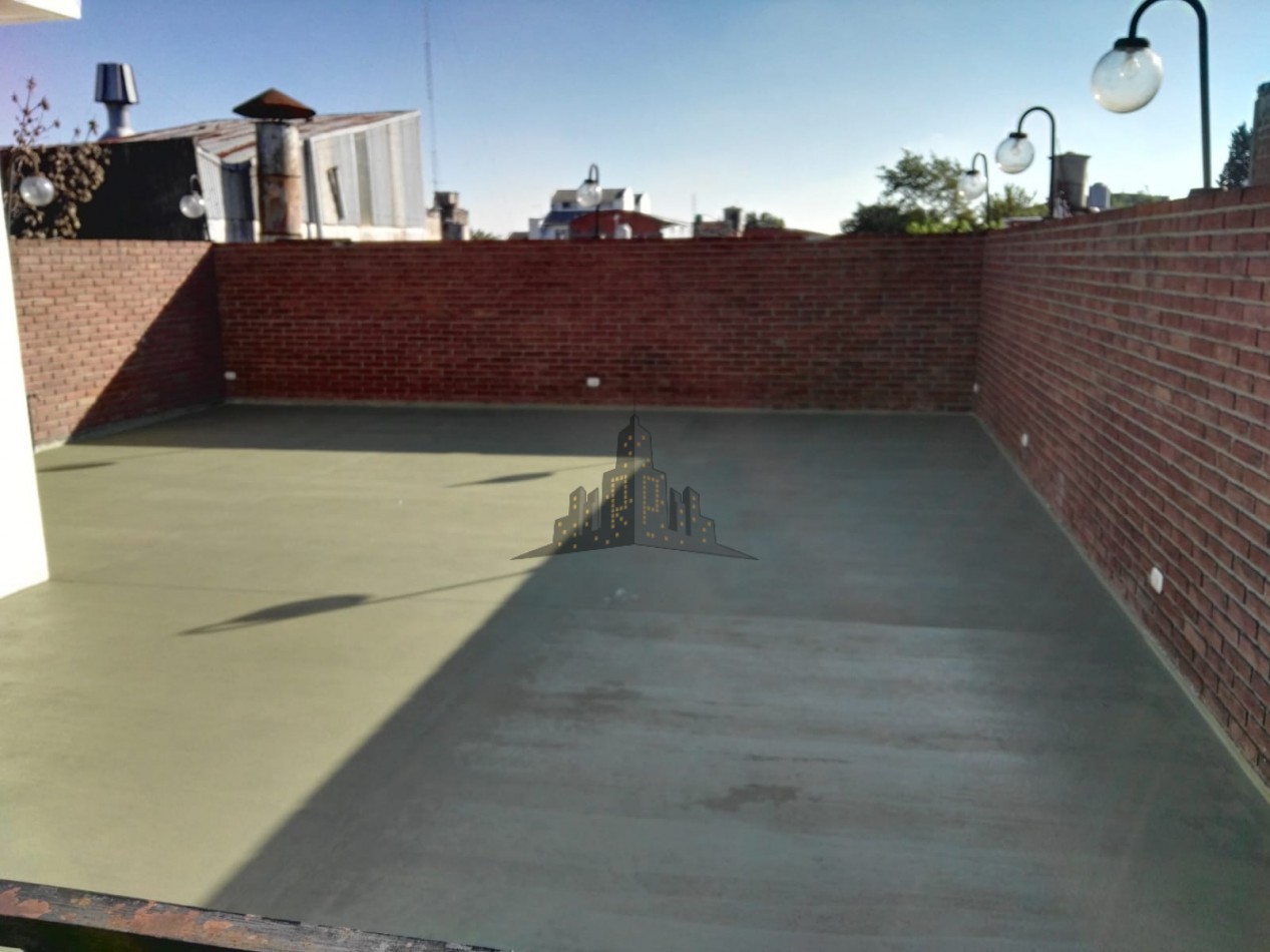 VENTA - GALPON + CASA 3 AMBIENTES PRIMES PISO - EXCELENTE PROPIEDAD  - CASEROS 