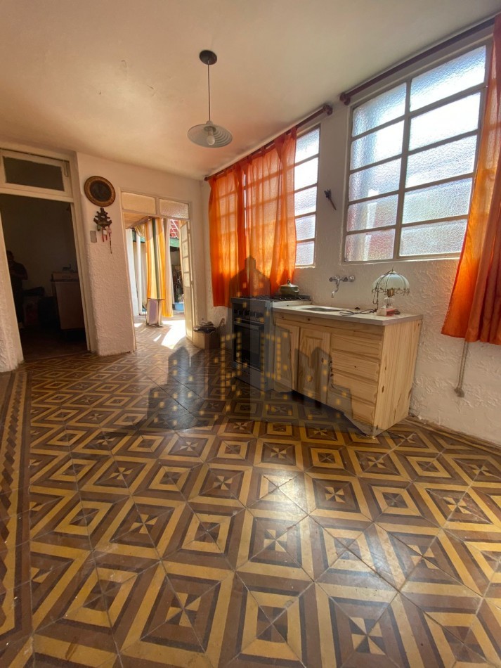 ALQUILER - PH TIPO PENSION - 2 AMBIENTES - CASEROS NORTE