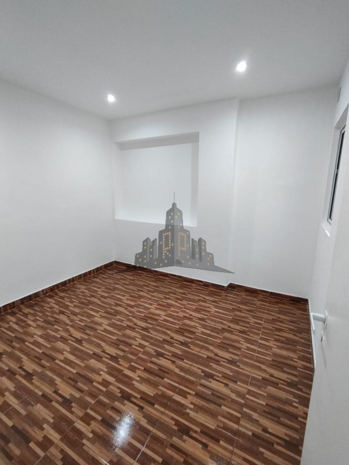  ALQUILER - PH AL FRENTE TRES AMBIENTES CON PATIO - SAENZ PEÑA - 