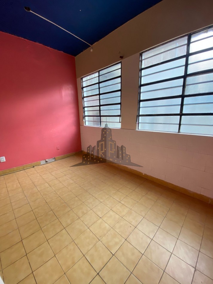 ALQUILER - CASEROS NORTE - CASA PH 3 AMBIENTES - PATIO - NO POSEE EXPENSAS