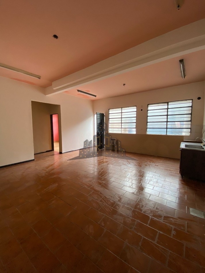 ALQUILER - CASEROS NORTE - CASA PH 3 AMBIENTES - PATIO - NO POSEE EXPENSAS