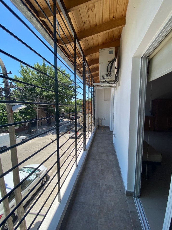 ALQUILER - CASEROS - MONOAMBIENTE EN PRIMER PISO POR ESCALERA - SIN EXPENSAS - 