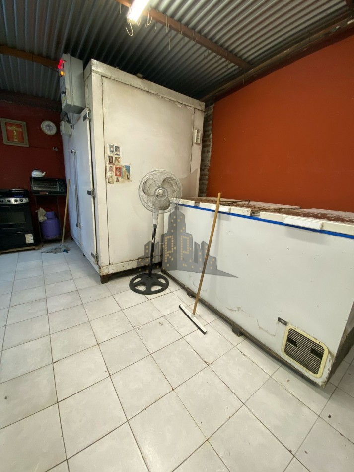 VENTA EN BLOCK - LOCAL COMERCIAL + LOTE EN ESQUINA - CASEROS CENTRO - INVERSION