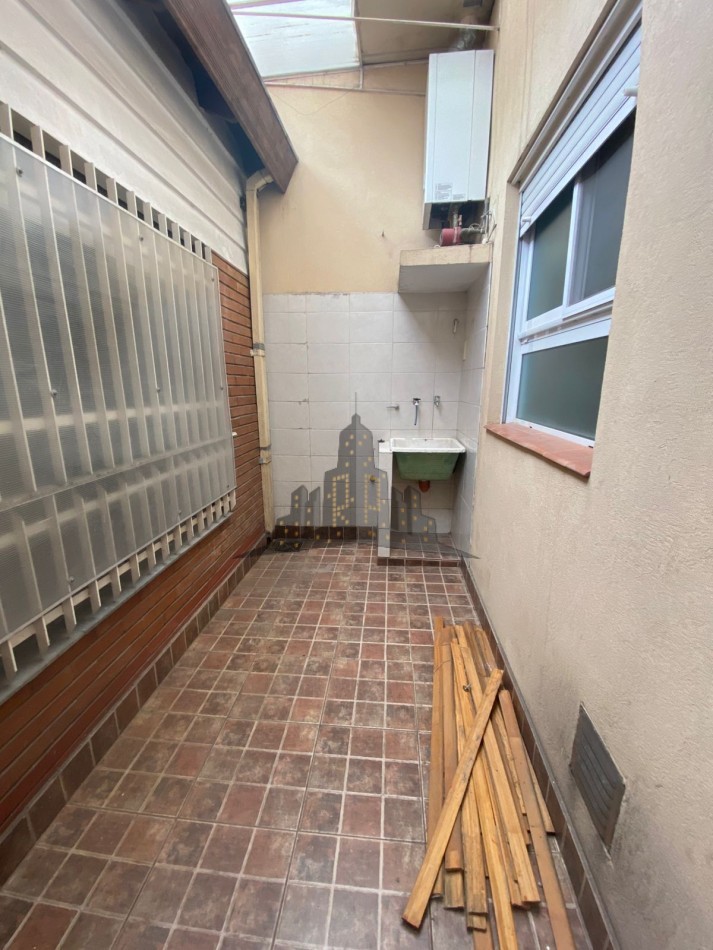 ALQUILER - DEPTO PRIMER PISO POR ESCALERA - TRES AMBIENTES - SIN EXPENSAS - V.BOSCH