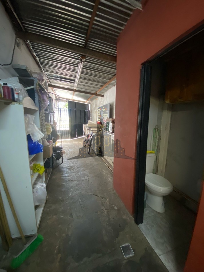 VENTA EN BLOCK - LOCAL COMERCIAL + LOTE EN ESQUINA - CASEROS CENTRO - INVERSION