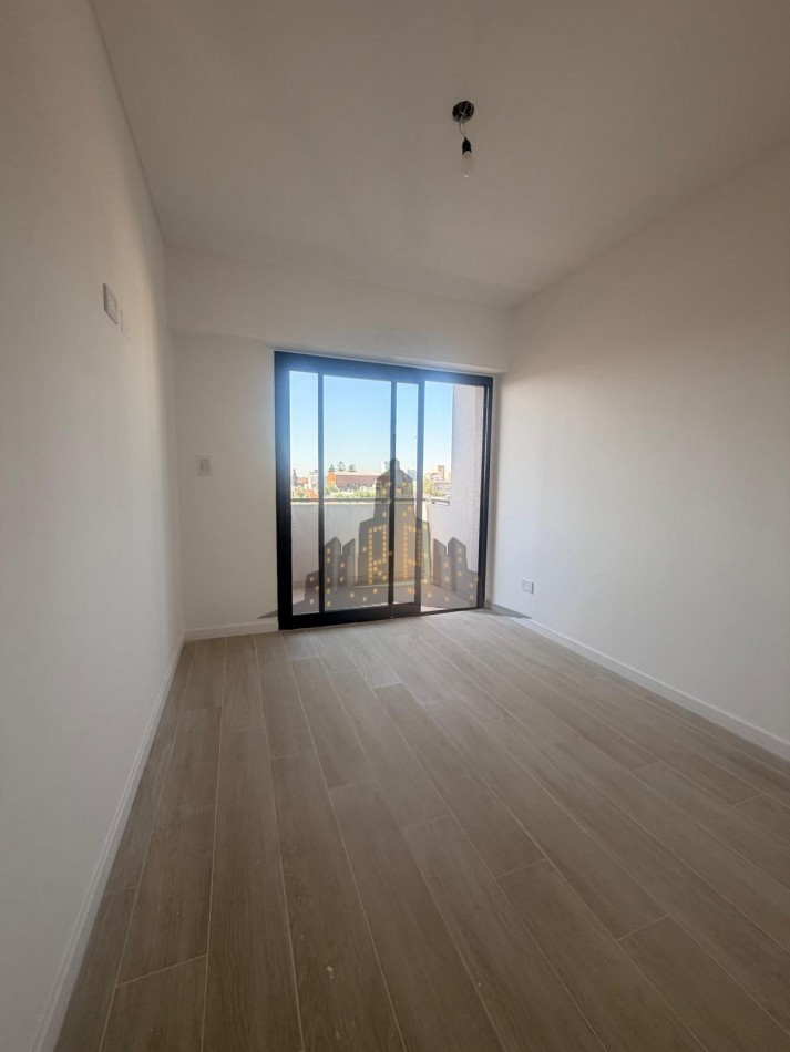 ALQUILER - DEPTO DOS AMBIENTES A ESTRENAR  AL FRENTE - CON BALCON - 