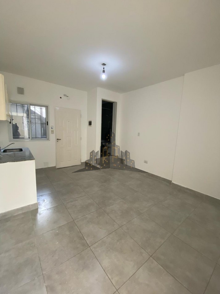ALQUILER - DOS AMBIENTES - CASEROS CENTRO -