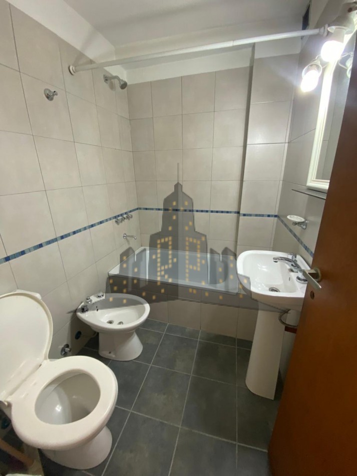 ALQUILER - DOS AMBIENTES CON ENTRE PISO - CASEROS - BAJAS EXPENSAS