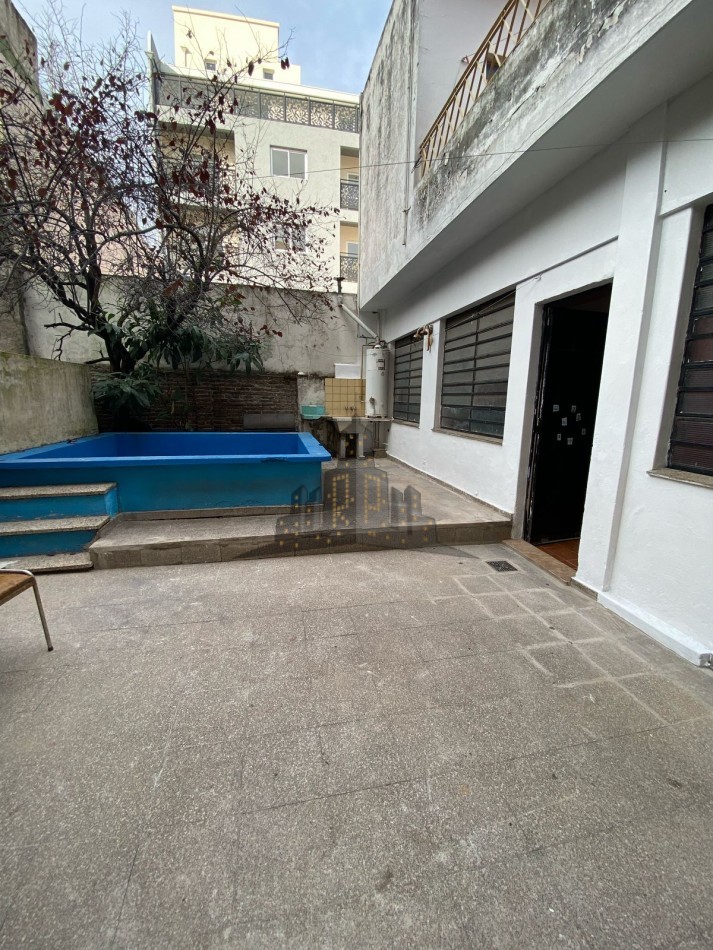 ALQUILER - CASEROS NORTE - CASA PH 3 AMBIENTES - PATIO - NO POSEE EXPENSAS
