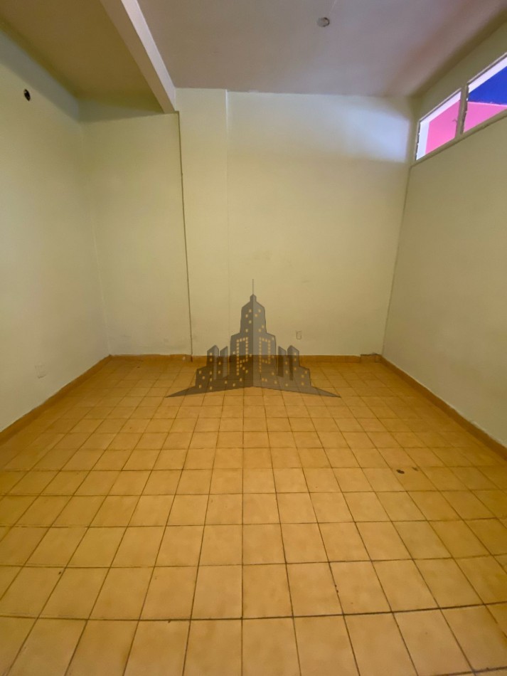 ALQUILER - CASEROS NORTE - CASA PH 3 AMBIENTES - PATIO - NO POSEE EXPENSAS