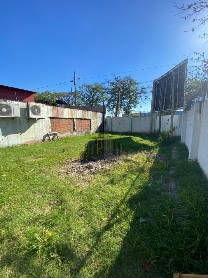 VENTA EN BLOCK - LOCAL COMERCIAL + LOTE EN ESQUINA - CASEROS CENTRO - INVERSION